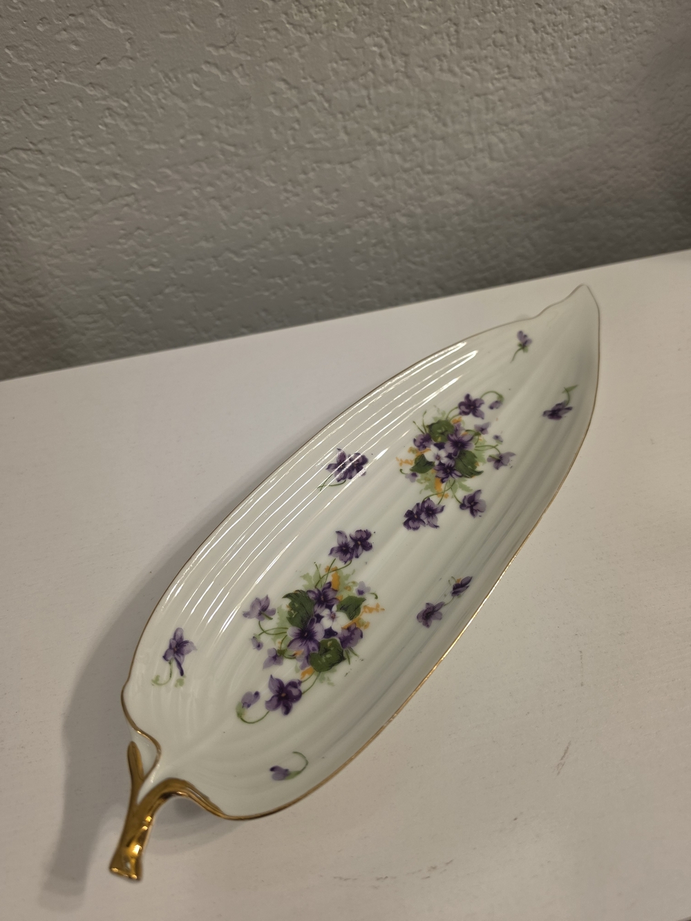 Sweet Violet Pattern White Porcelain Leaf Tray with Gold Rim